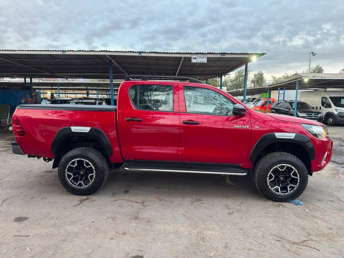 TOYOTA HILUX 2.4 Dx Mt Diesel año 2021