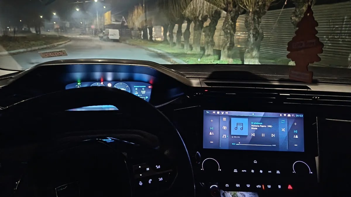 PEUGEOT 308 1.2 Allure Pack Puretech 130hp At año 2023