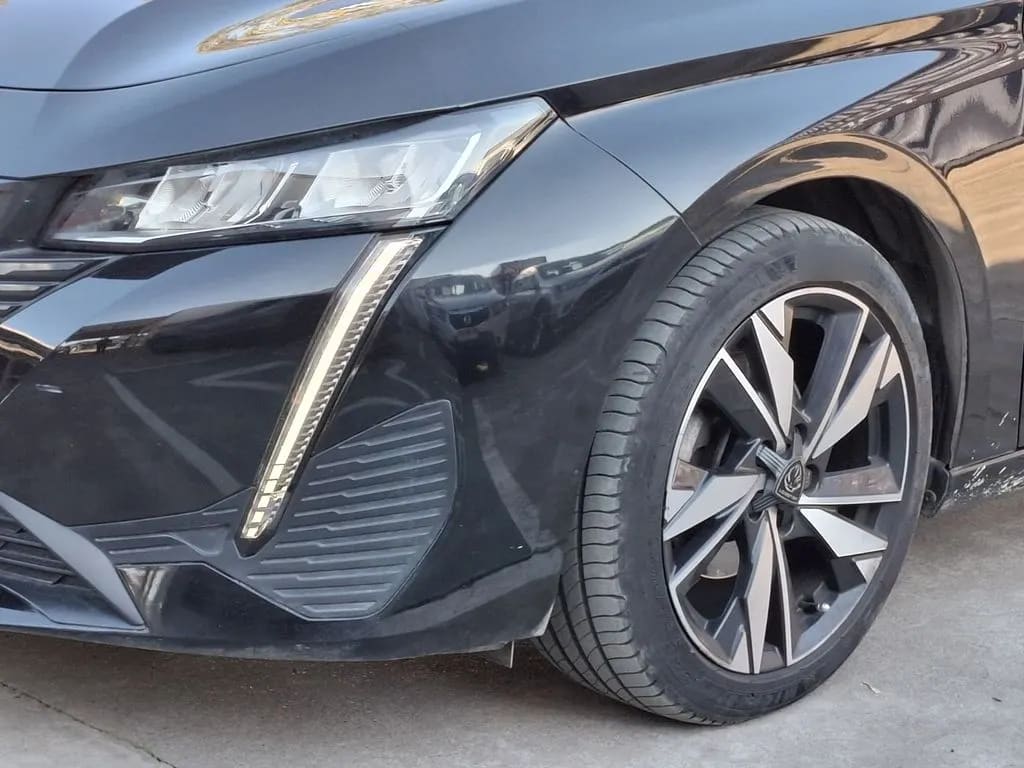 Peugeot 308 1.2 Allure Pack Puretech 130hp At año 2024