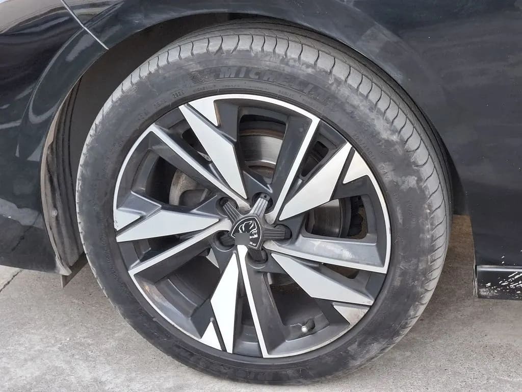Peugeot 308 1.2 Allure Pack Puretech 130hp At año 2024
