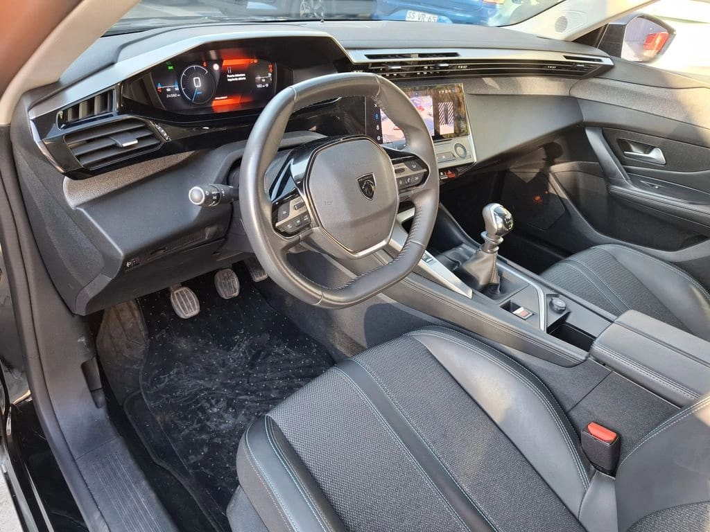 Peugeot 308 1.2 Allure Pack Puretech 130hp At año 2024