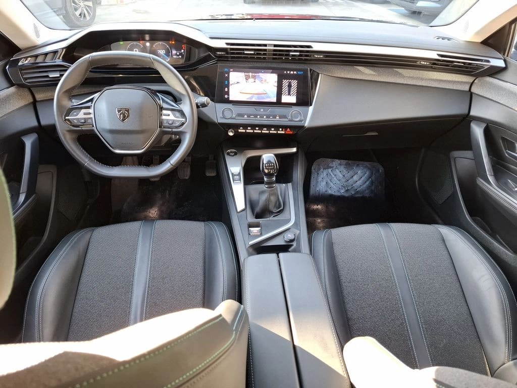 Peugeot 308 1.2 Allure Pack Puretech 130hp At año 2024
