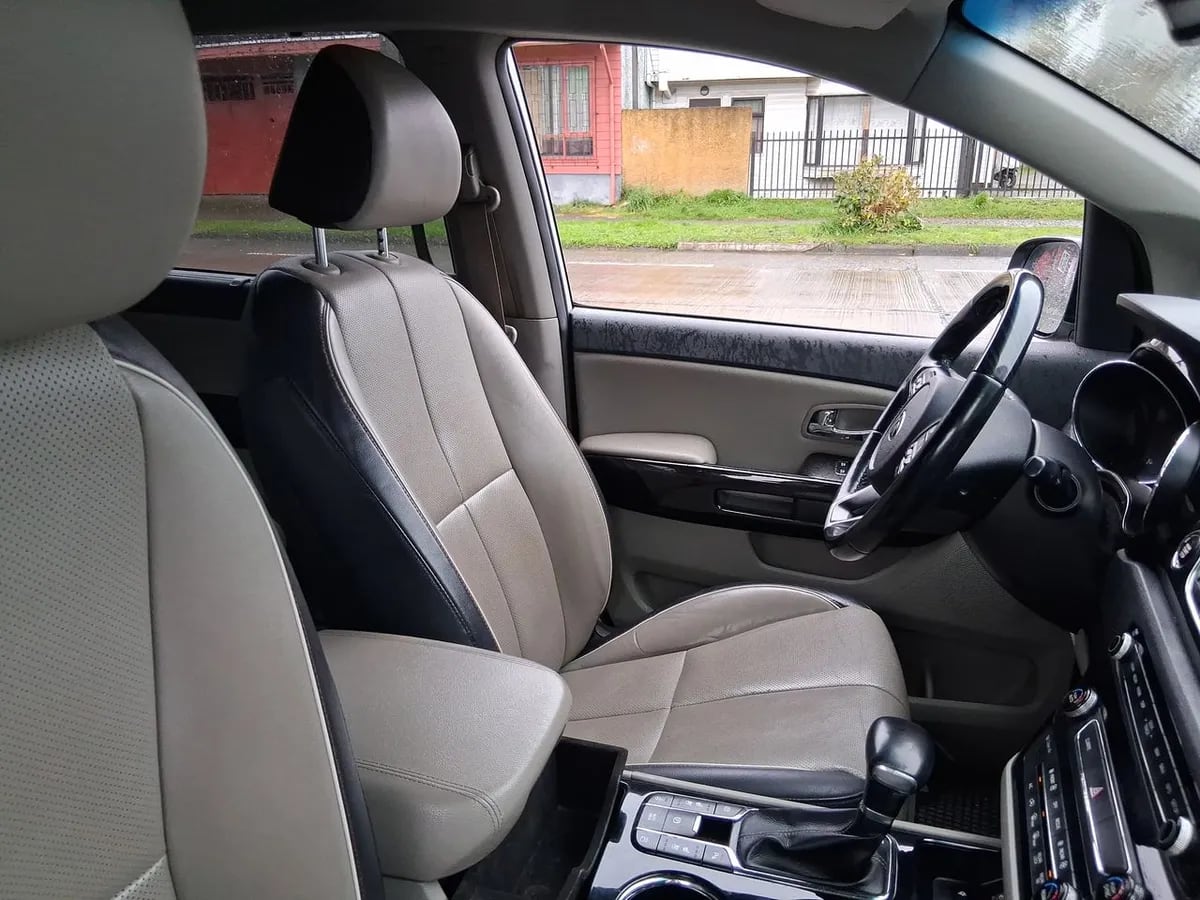 Kia Grand Carnival 2.2 Ex Diesel 4x2 8at 5p año 2020