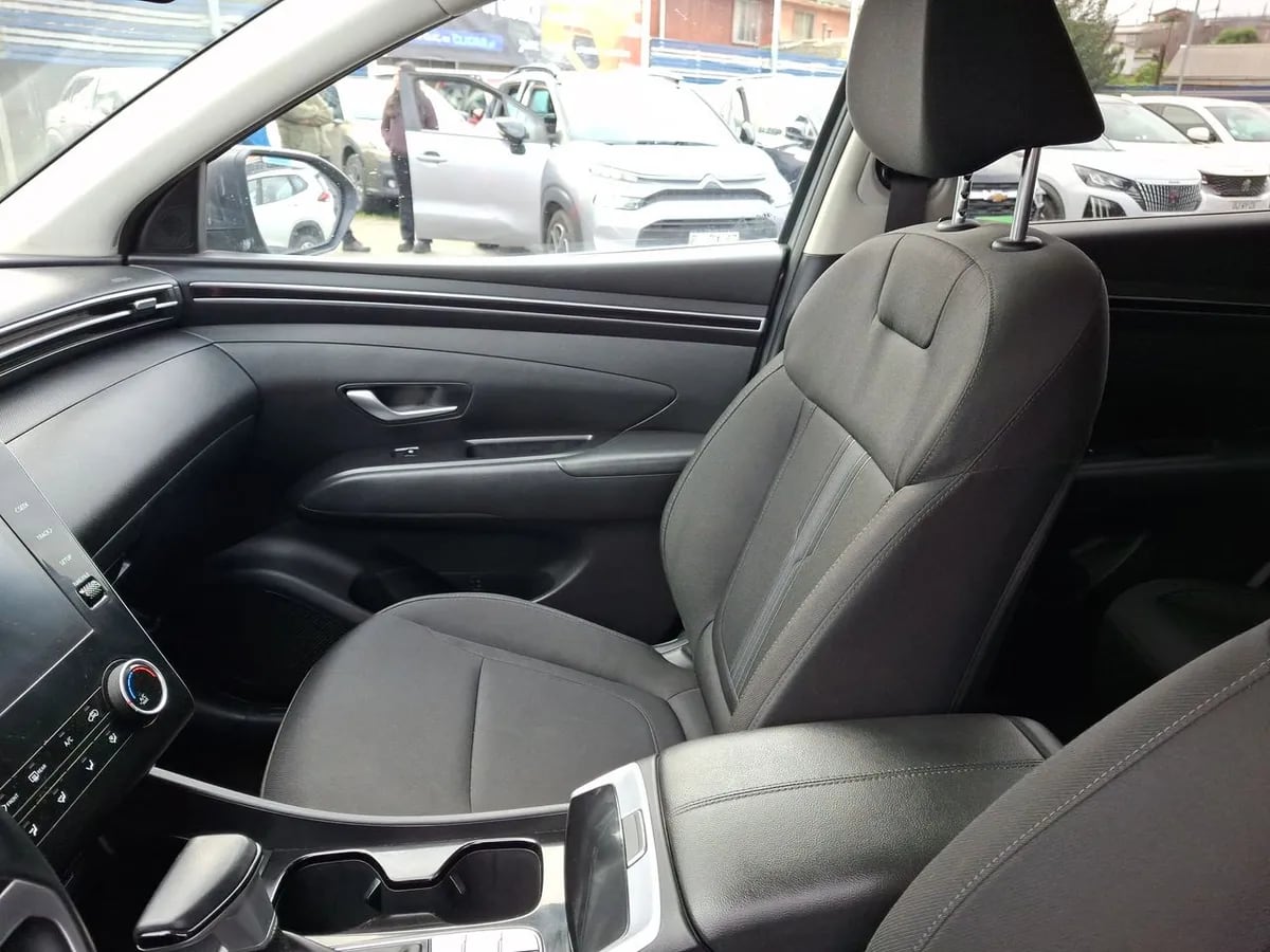 Hyundai Tucson 2.0 Nx4 Plus Fl 2wd At 5p año 2025