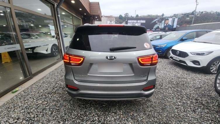 Kia Sorento 2.4 Gtl 2wd Special Pack At6 5p año 2021