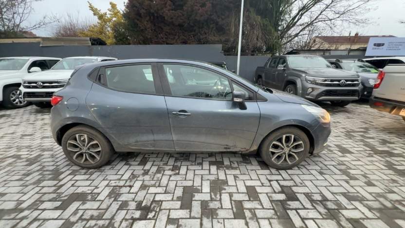 Renault Clio 0.9t Expression 4x2 Hb Mt 5p año 2020