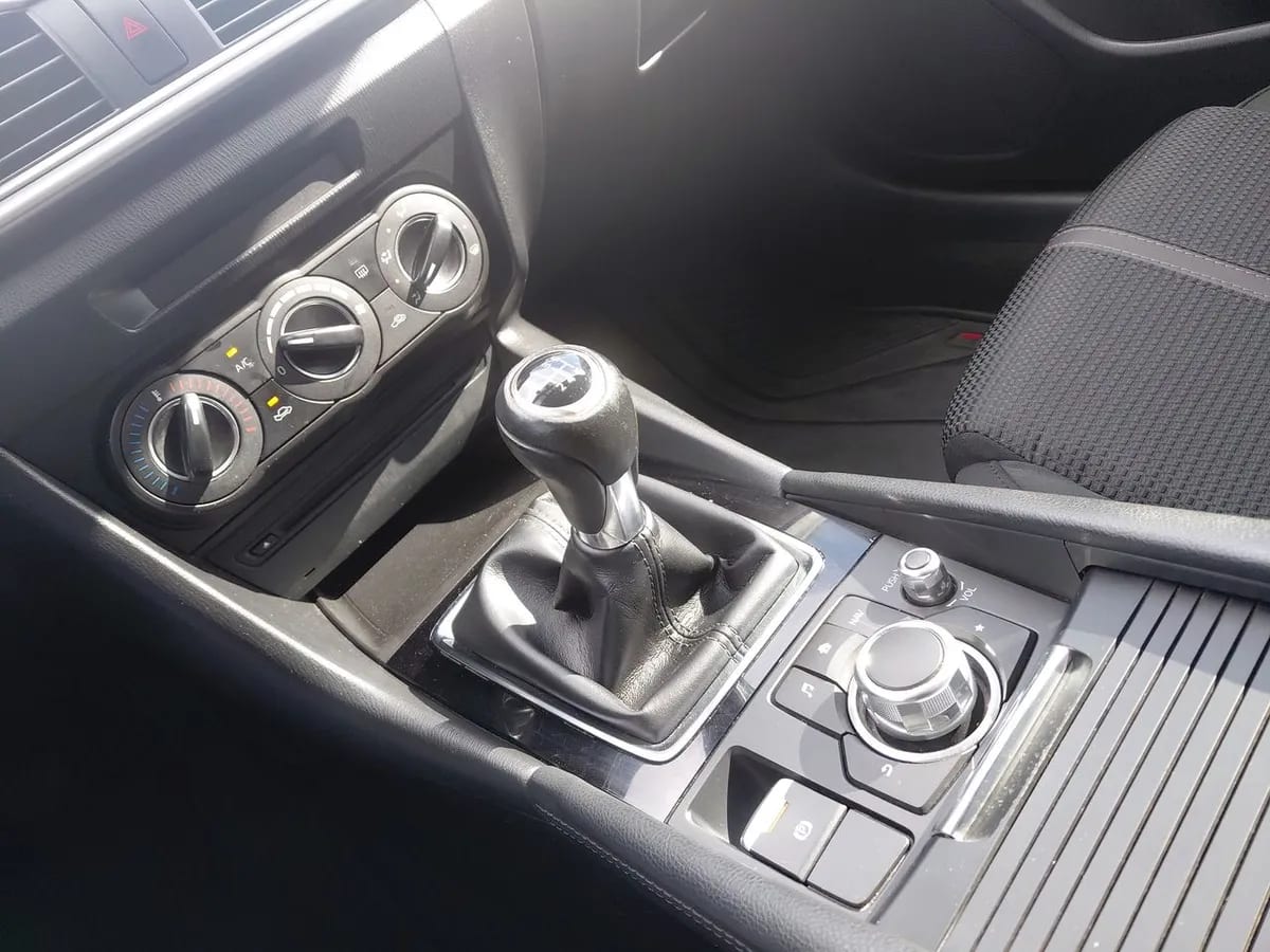 Mazda 3 2.0 Sport V Hb 6mt 5p año 2020