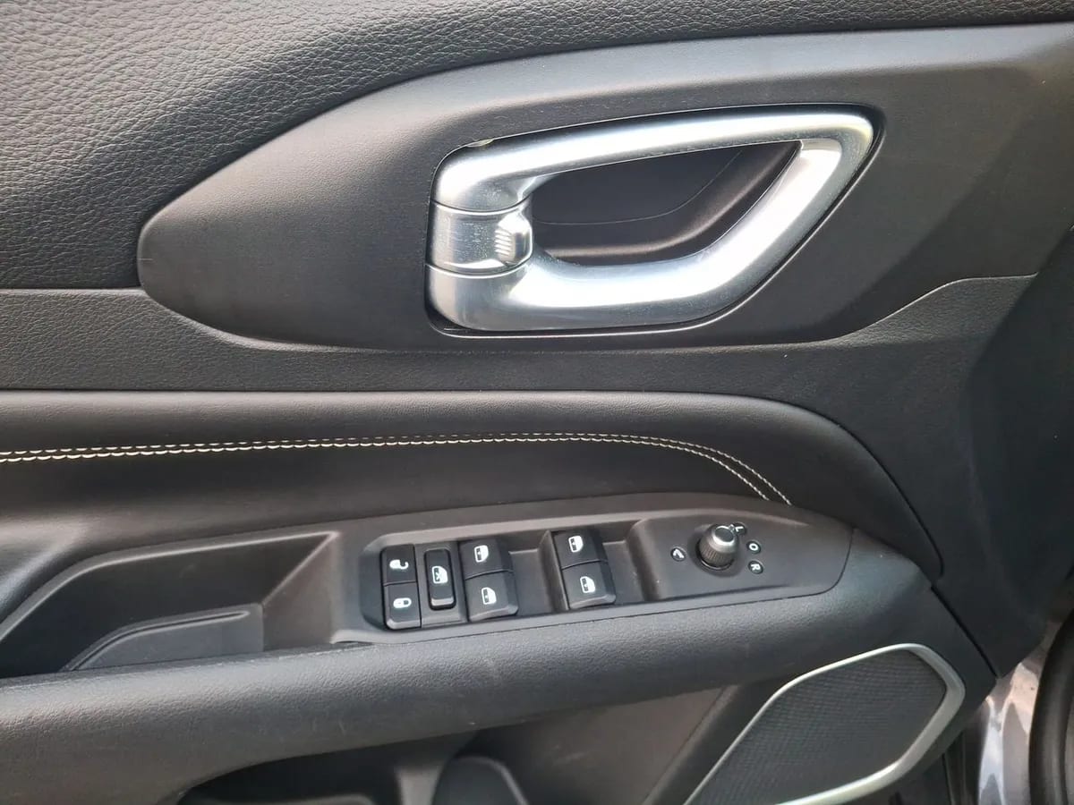 Jeep Compass 1.3 Longitude 4x2 At 5p año 2024