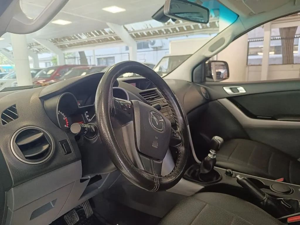 Mazda Bt-50 Dcab 4x4 2.2 Mt año 2021