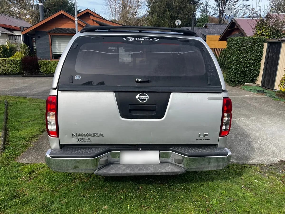 NISSAN NAVARA 2.5 Le 4x2 Mt Dsl año 2011