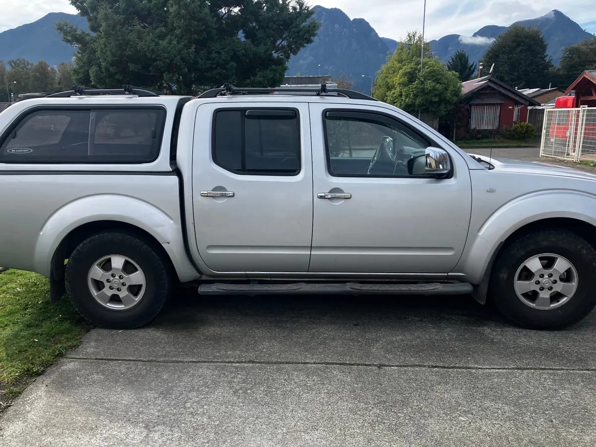 NISSAN NAVARA 2.5 Le 4x2 Mt Dsl año 2011