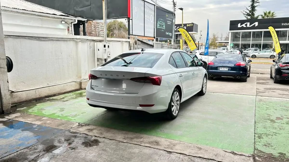 Skoda Octavia 1.4 Tsi Ambition 4x2 Tiptronic At8 5p año 2025