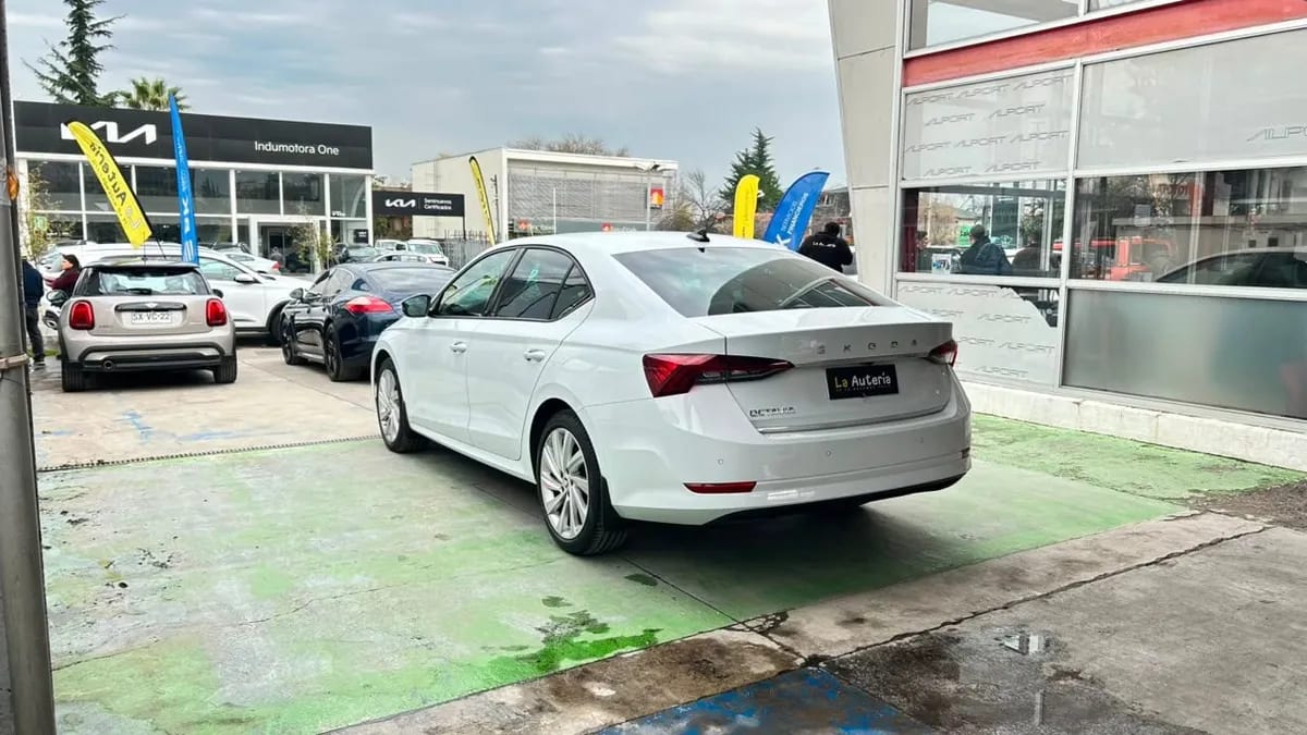 Skoda Octavia 1.4 Tsi Ambition 4x2 Tiptronic At8 5p año 2025