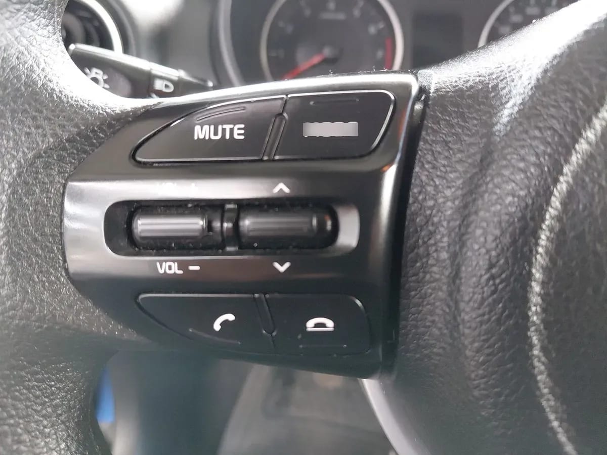 Kia Soluto 1.4 Ex Full 4x2 Srf Mt 4p año 2024