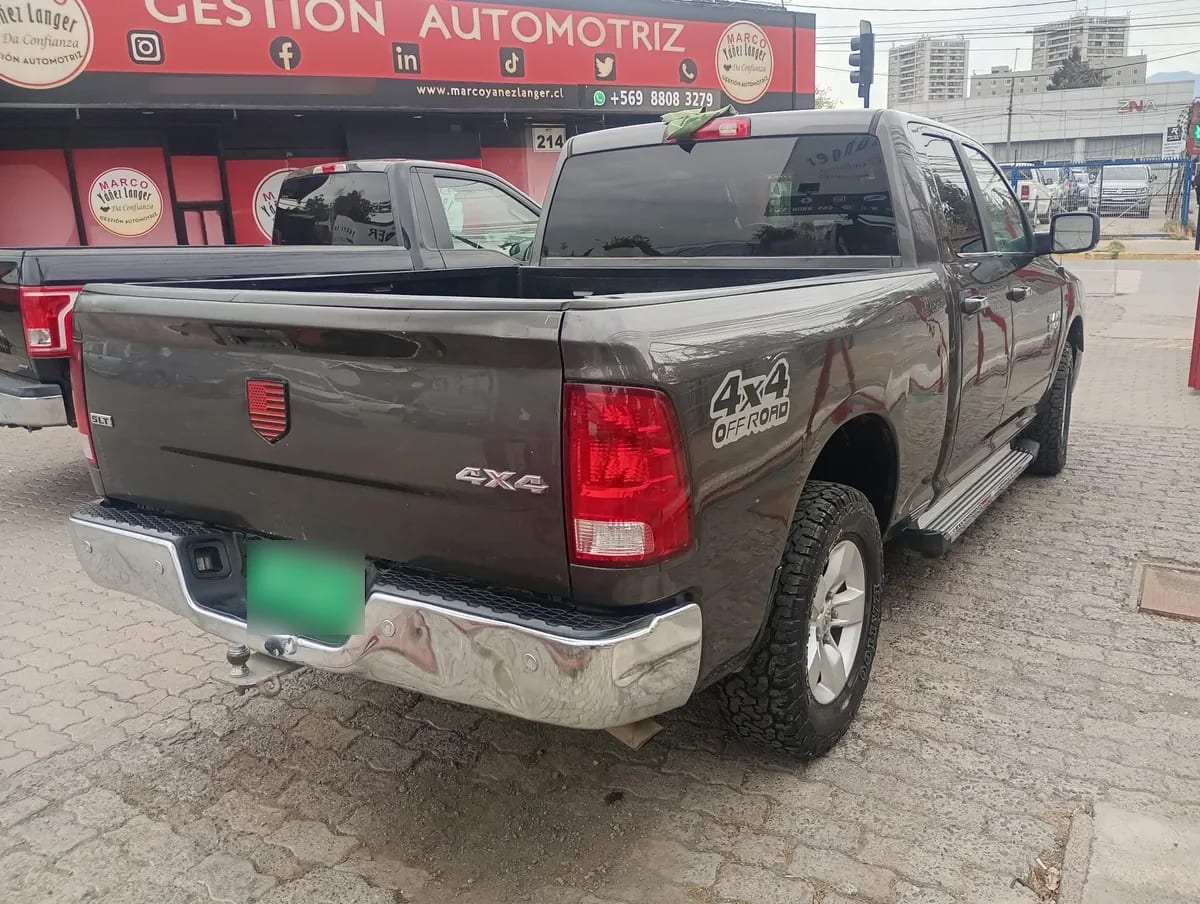 DODGE RAM 5.7 Crew Laramie 4x4 Hemi At año 2014