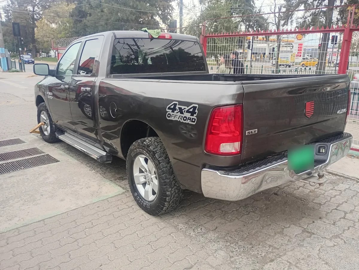 DODGE RAM 5.7 Crew Laramie 4x4 Hemi At año 2014