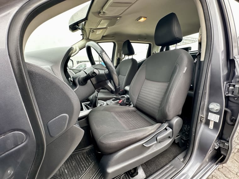 Nissan Navara 2.3 Dc Se Mt 4x4 Diesel año 2023