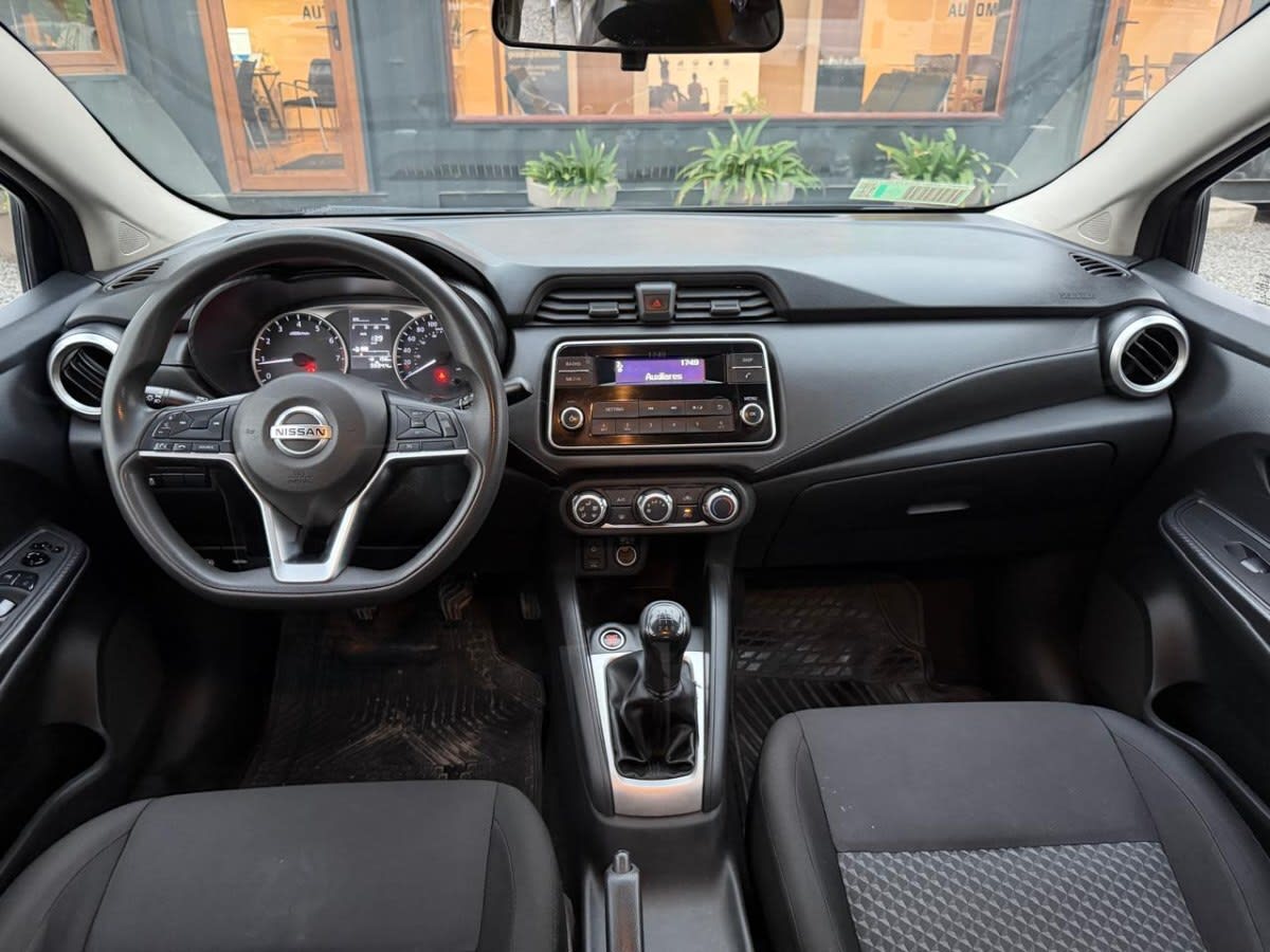 Nissan Versa Sense 1.6 Mt5 año 2022
