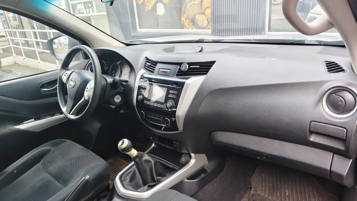 NISSAN NP300 2.3 Dsl Dc Se Mt 4wd año 2018