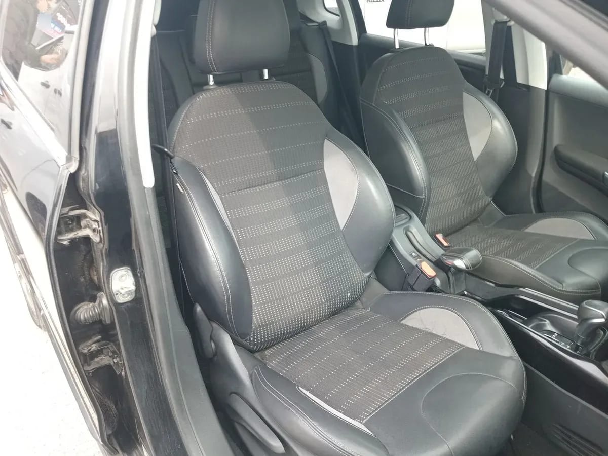 Peugeot 2008 1.5 Allure Bluehdi Diesel At 5p año 2019