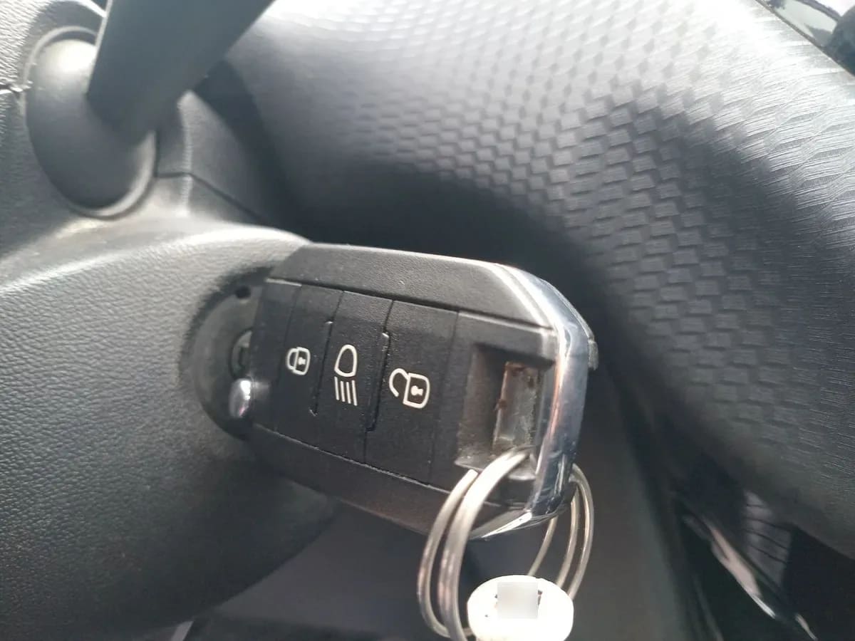Peugeot 2008 1.5 Allure Bluehdi Diesel At 5p año 2019