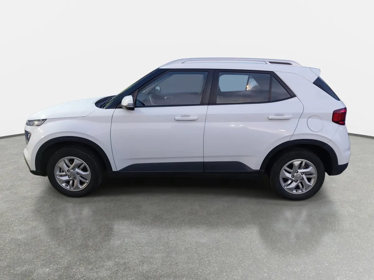 Hyundai Venue 1.6 Qx Plus 4x2 Mt 5p año 2023