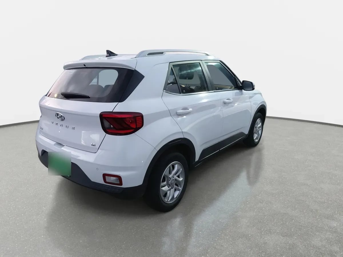 Hyundai Venue 1.6 Qx Plus 4x2 Mt 5p año 2023