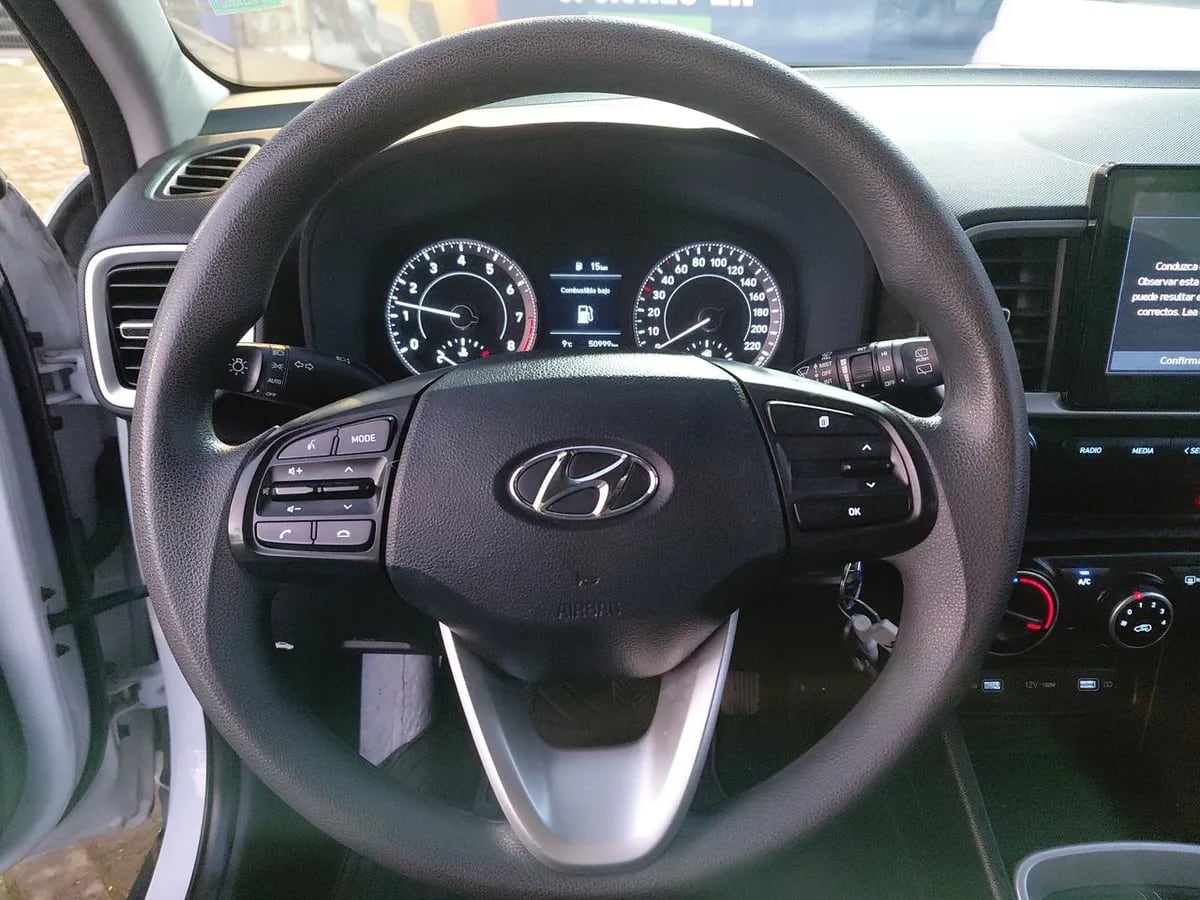 Hyundai Venue 1.6 Qx Plus 4x2 Mt 5p año 2023
