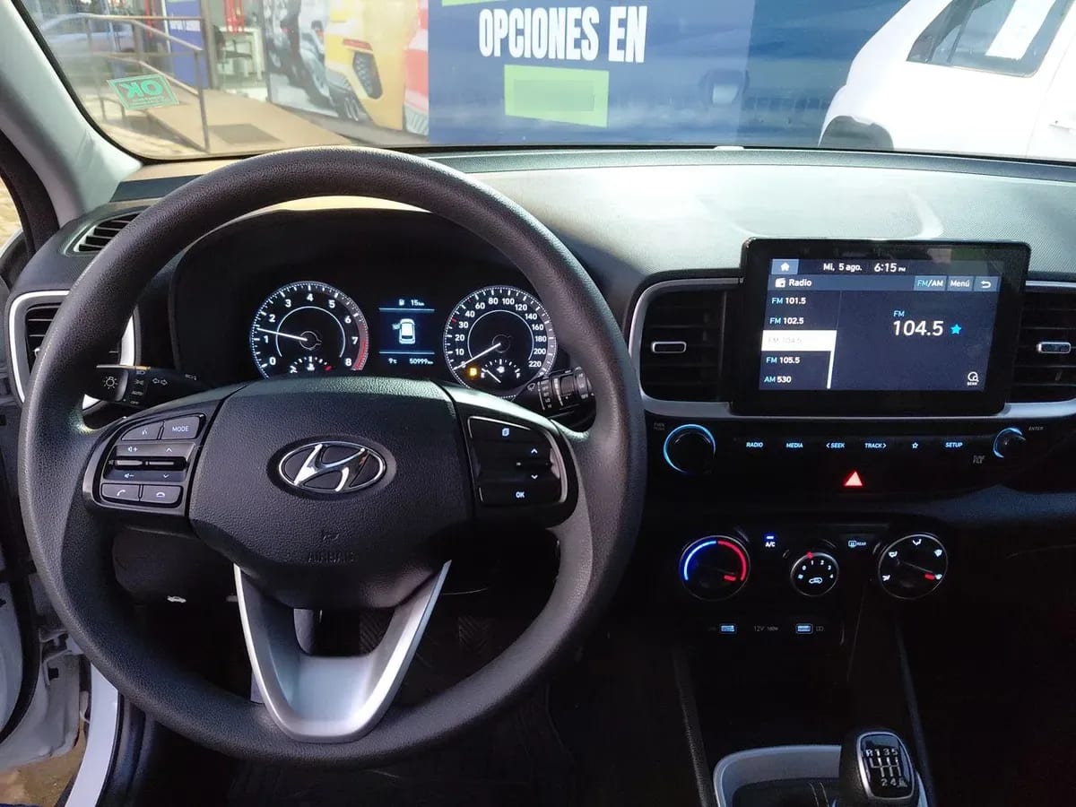 Hyundai Venue 1.6 Qx Plus 4x2 Mt 5p año 2023