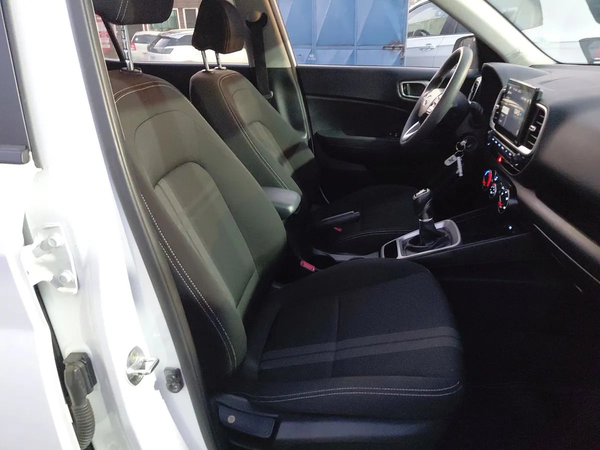 Hyundai Venue 1.6 Qx Plus 4x2 Mt 5p año 2023
