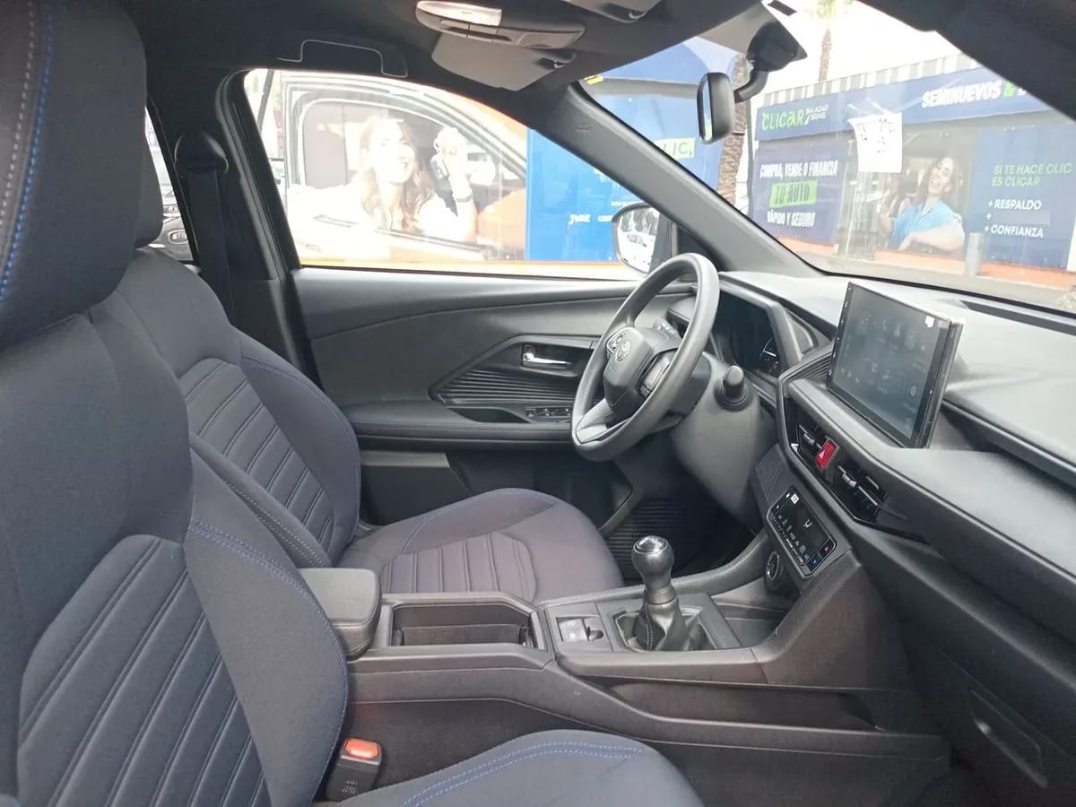 Toyota Yaris Cross 1.5 Xi 4x2 5mt 5p año 2025