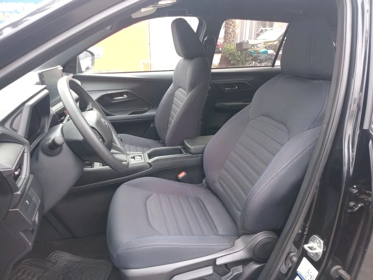 Toyota Yaris Cross 1.5 Xi 4x2 5mt 5p año 2025