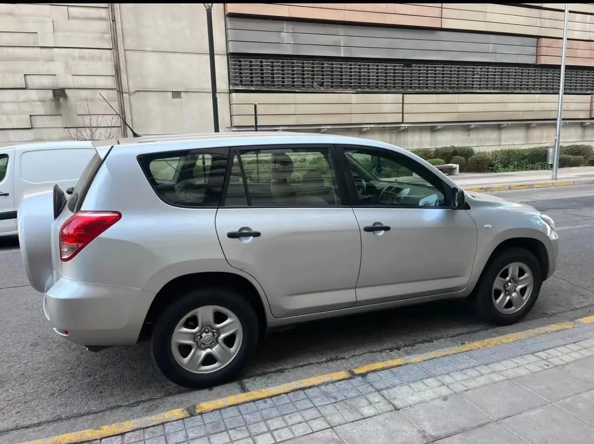 TOYOTA RAV4 2.0 Std 4x2 Mt 722ml3 año 2006