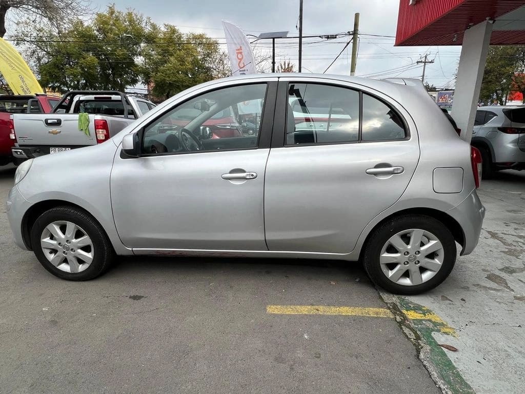 Nissan March Gl año 2014