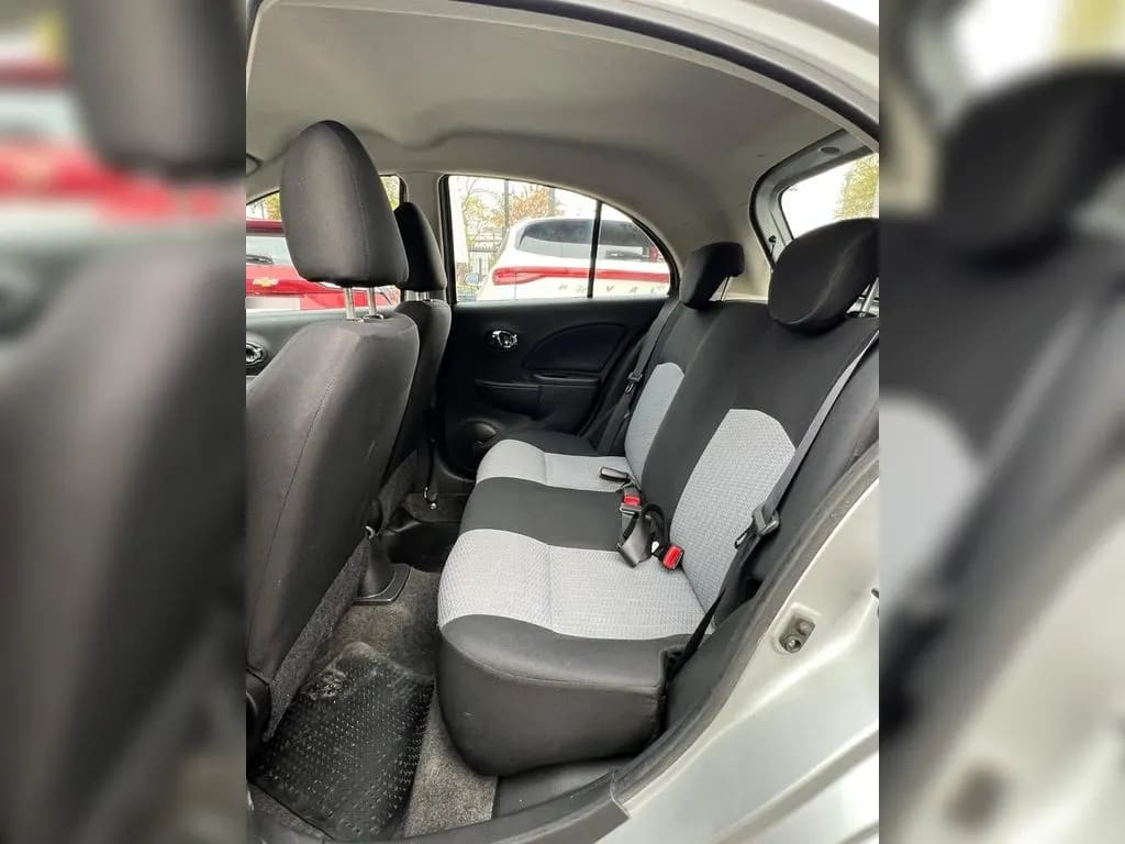 Nissan March Gl año 2014