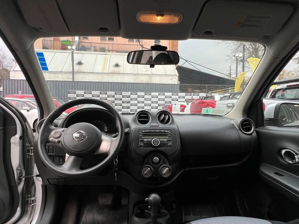 Nissan March Gl año 2014