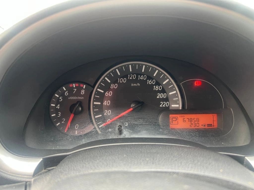 Nissan March Gl año 2014
