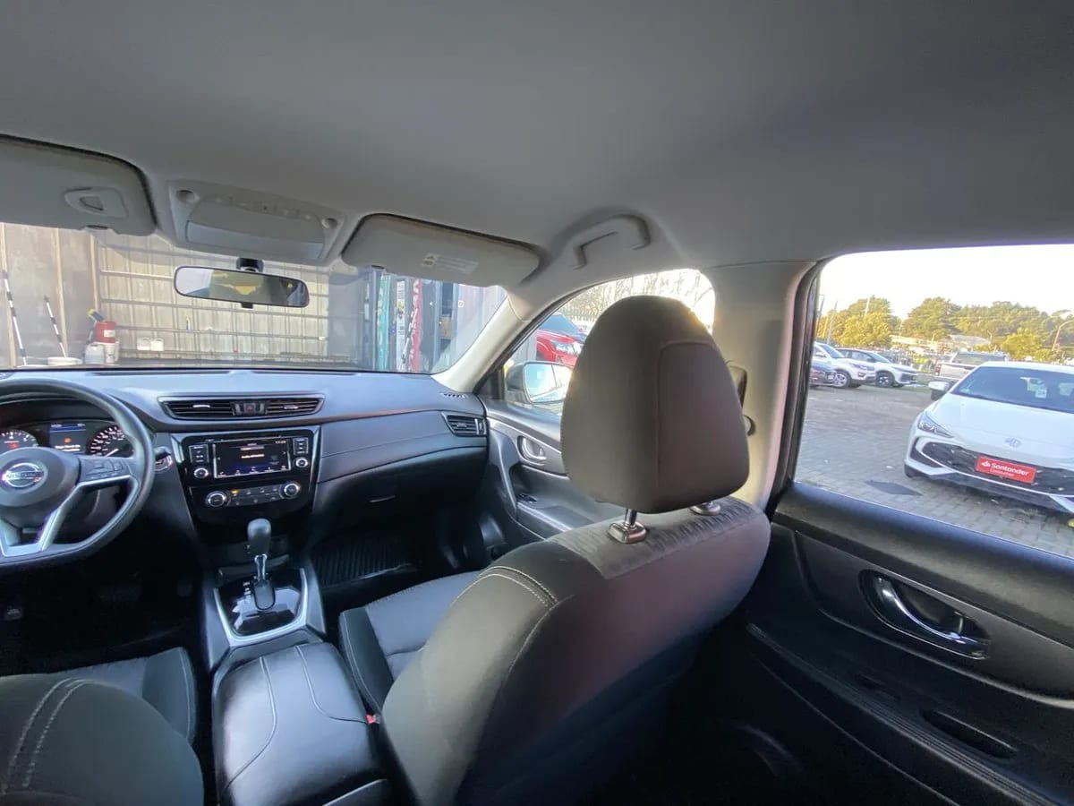 Nissan X-Trail 2.5 Sense 4x2 3row Cvt At 5p año 2023