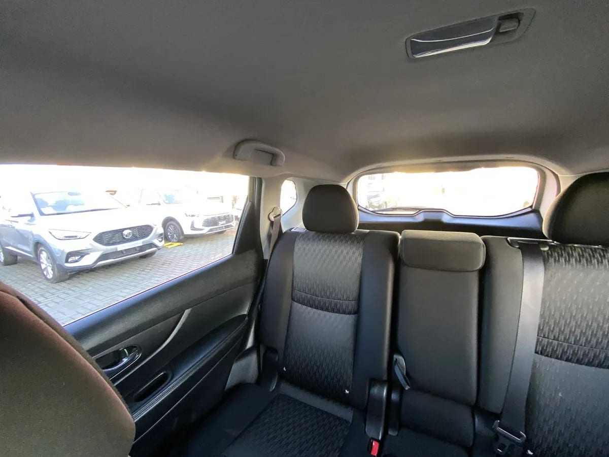 Nissan X-Trail 2.5 Sense 4x2 3row Cvt At 5p año 2023