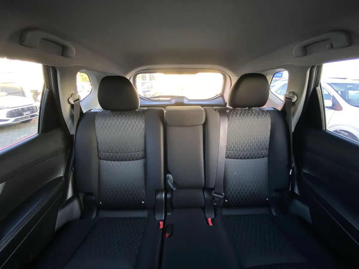 Nissan X-Trail 2.5 Sense 4x2 3row Cvt At 5p año 2023