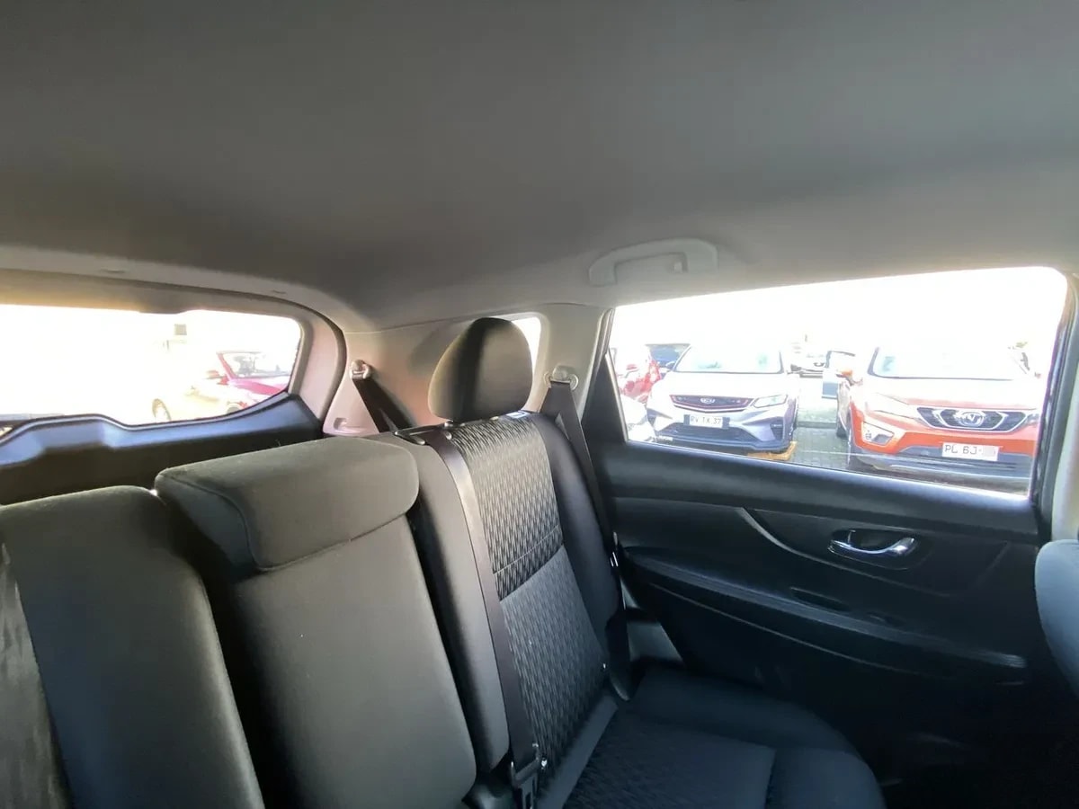 Nissan X-Trail 2.5 Sense 4x2 3row Cvt At 5p año 2023