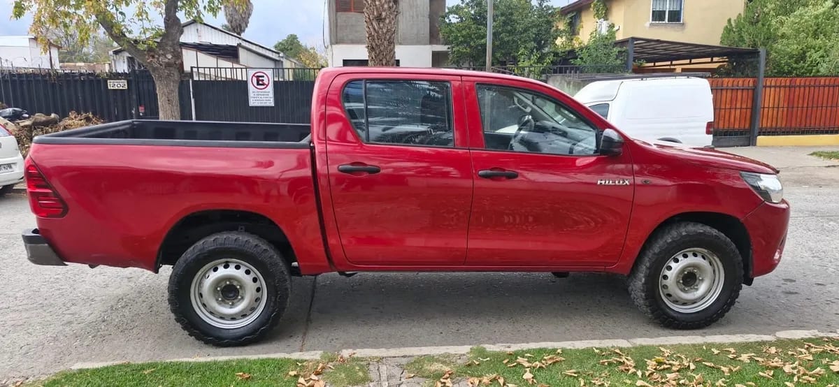 Toyota Hilux 2.4 4×4 Mt Sr Diesel año 2020