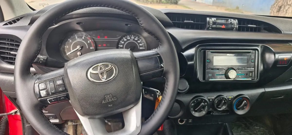 Toyota Hilux 2.4 4×4 Mt Sr Diesel año 2020