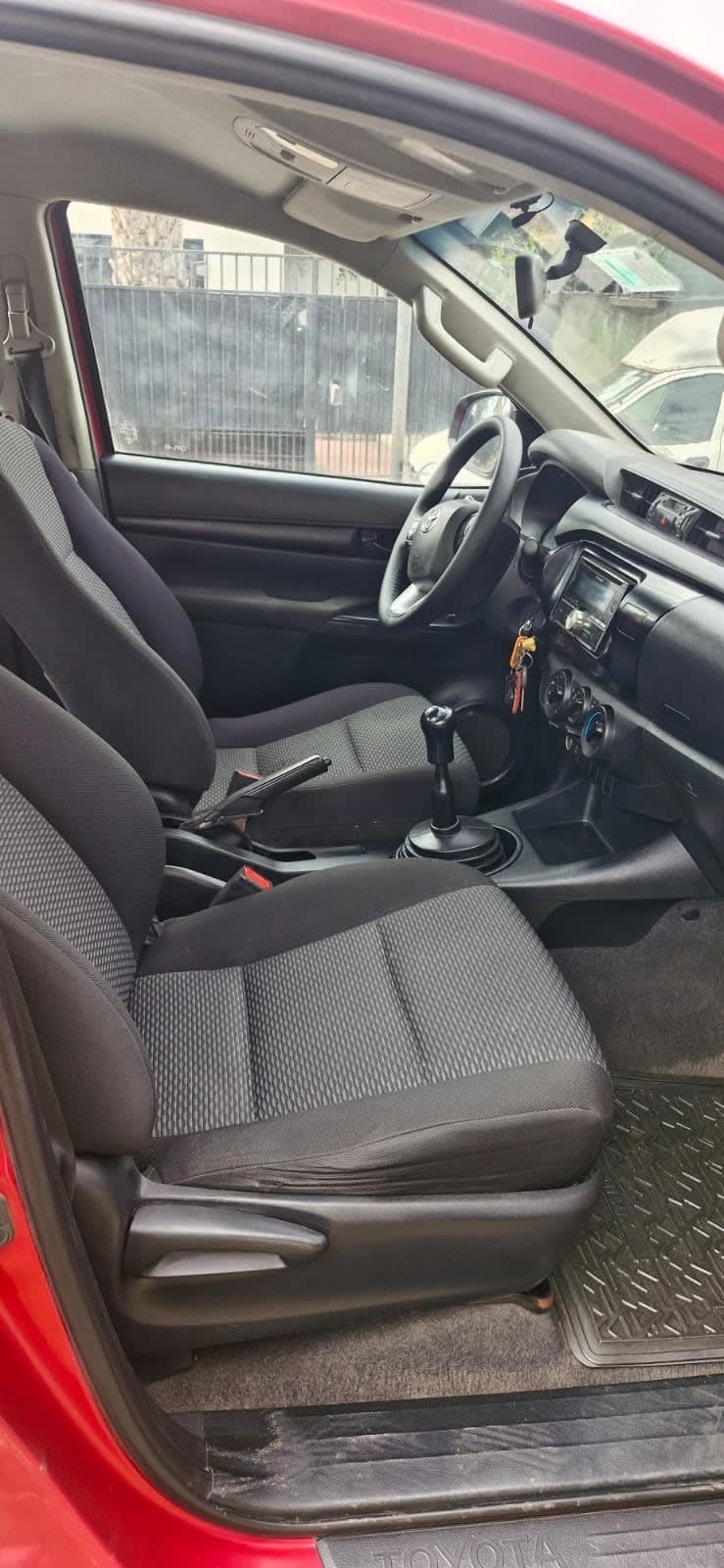 Toyota Hilux 2.4 4×4 Mt Sr Diesel año 2020