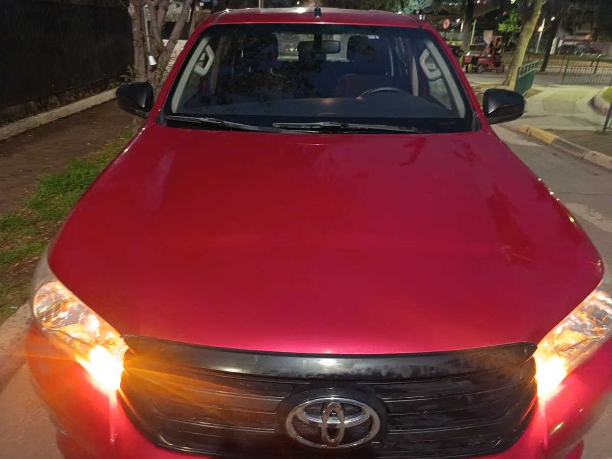 Toyota Hilux 2.4 4×4 Mt Sr Diesel año 2020