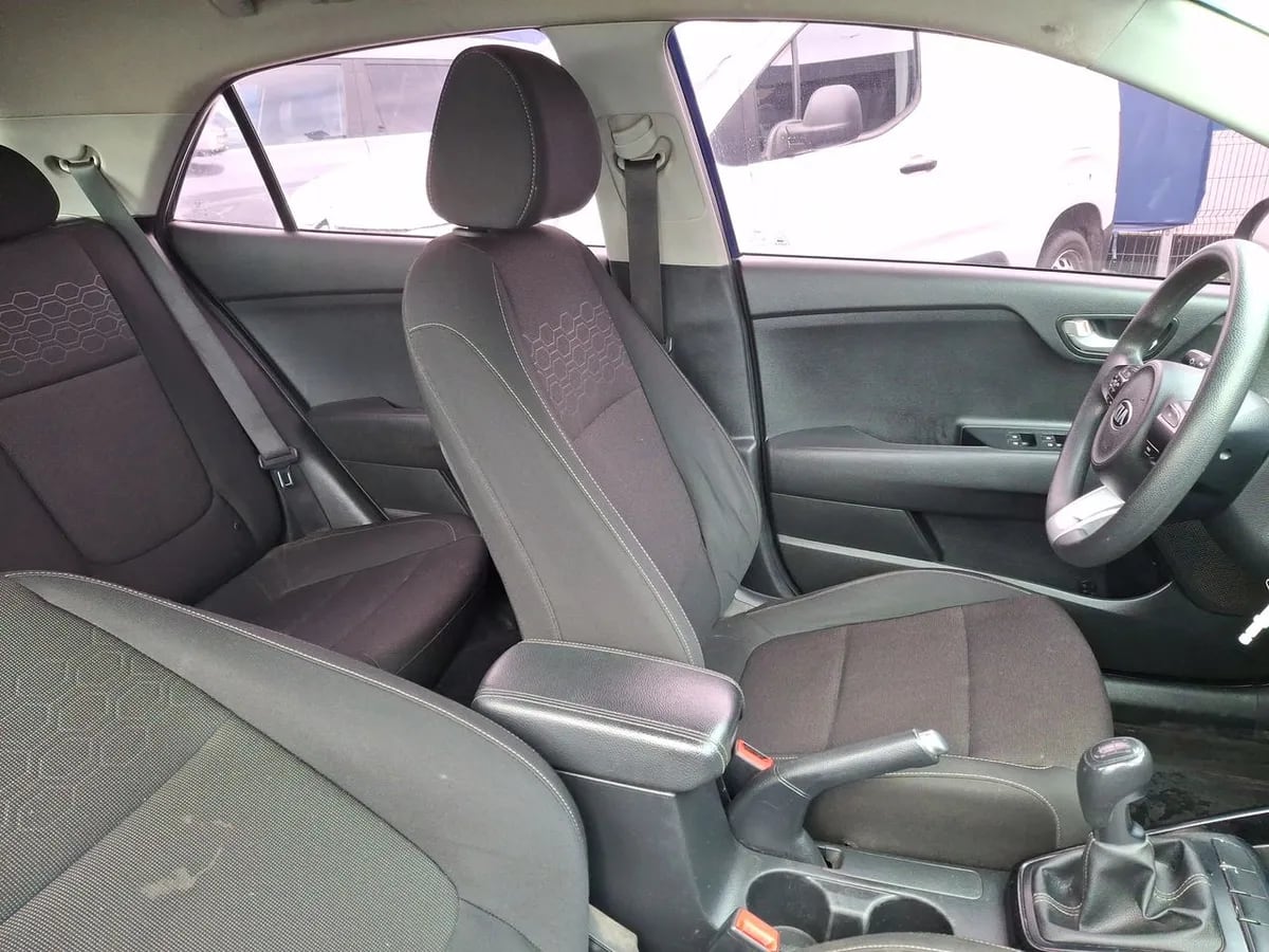 Kia Rio 5 1.4 Ex 4x2 Ac Ci 6mt 5p año 2021