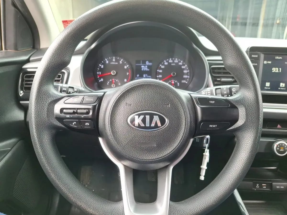 Kia Rio 5 1.4 Ex 4x2 Ac Ci 6mt 5p año 2021