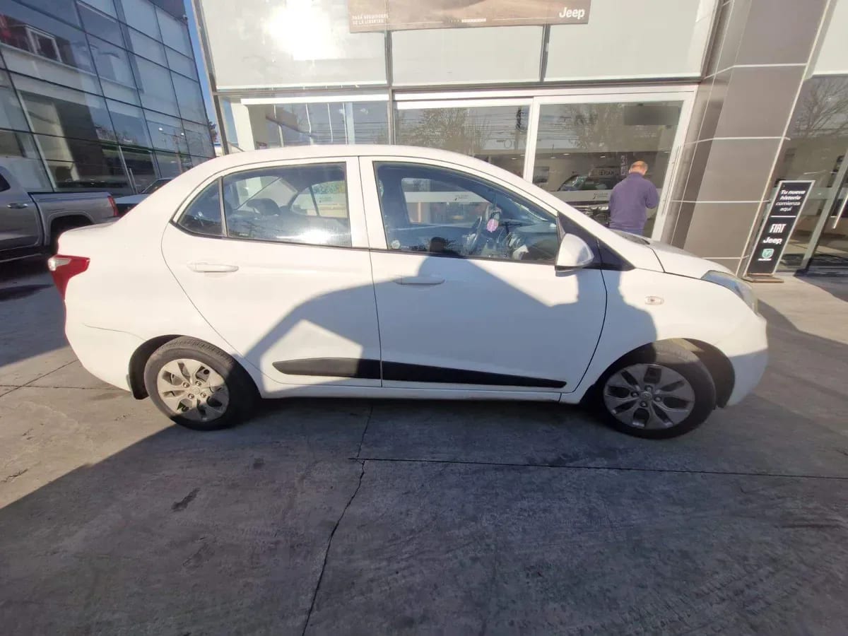 Hyundai Grand I10 1.2l Gls Full Abs Ac 2ab 5mt 4p año 2018
