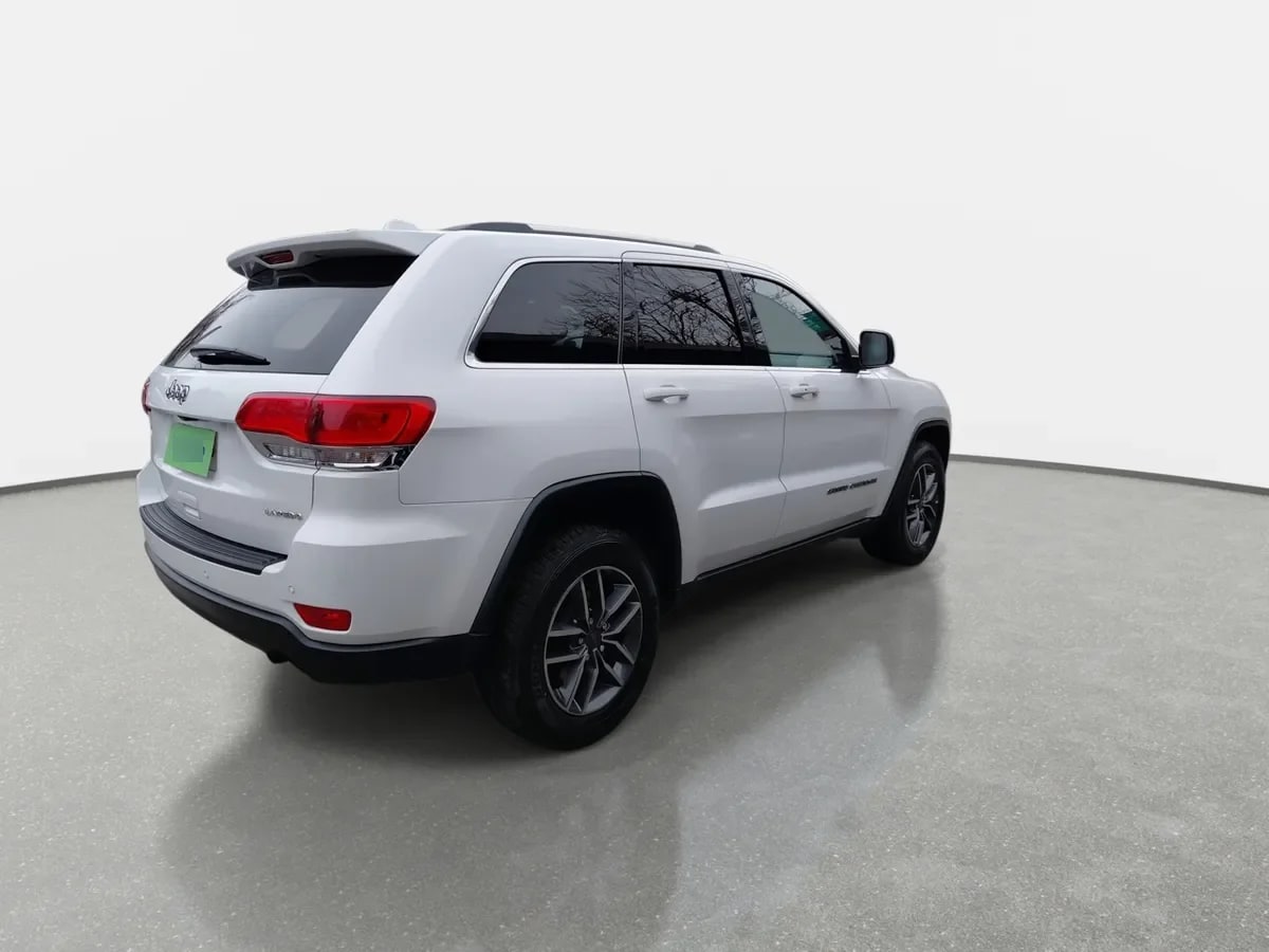 Jeep Grand Cherokee 3.6 Laredo 4x2 At 5p año 2019