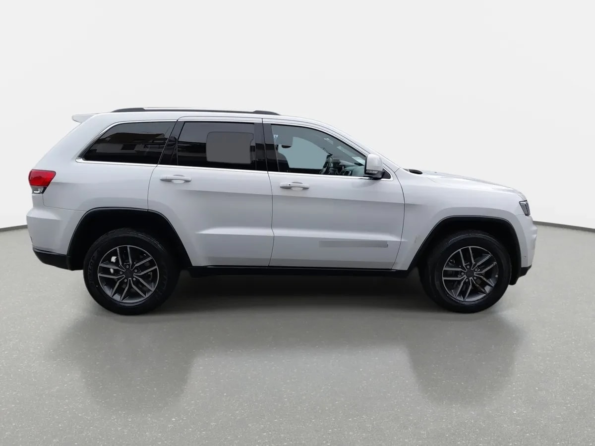 Jeep Grand Cherokee 3.6 Laredo 4x2 At 5p año 2019